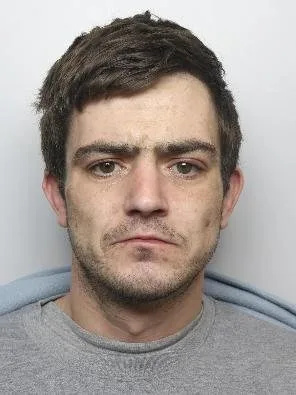 Sheffield police are asking for your assistance in locating wanted man Ben Barton – (ID 525894)