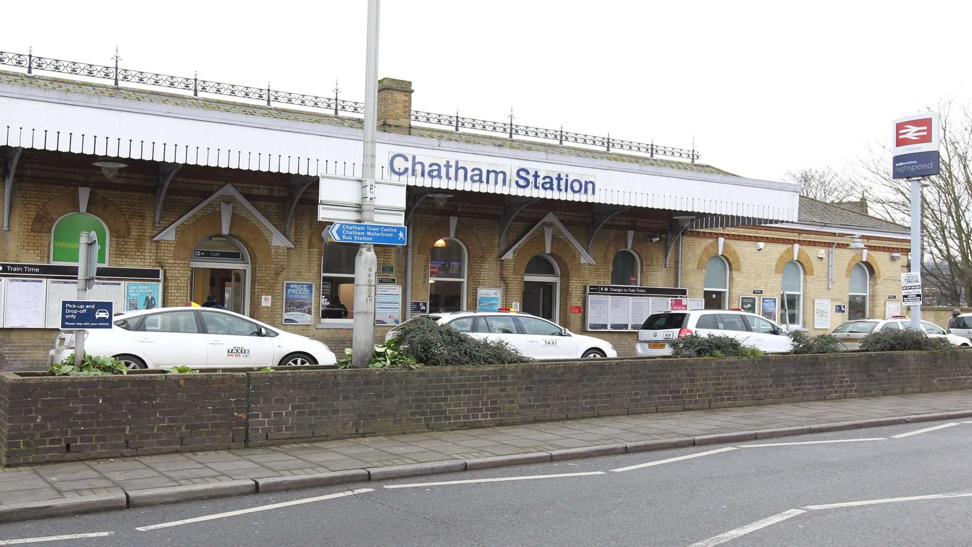 A suspected drug dealer was promptly arrested after he stepped off a train and encountered a Kent Police sniffer dog – (ID 525129)