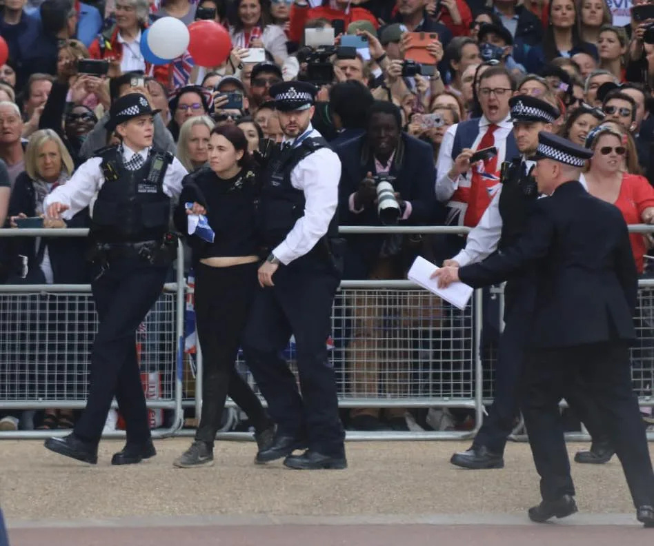 Arrests after protesters attempt to enter Queen’s Jubilee parade route ahead of Trooping the Colour – (ID 526054)