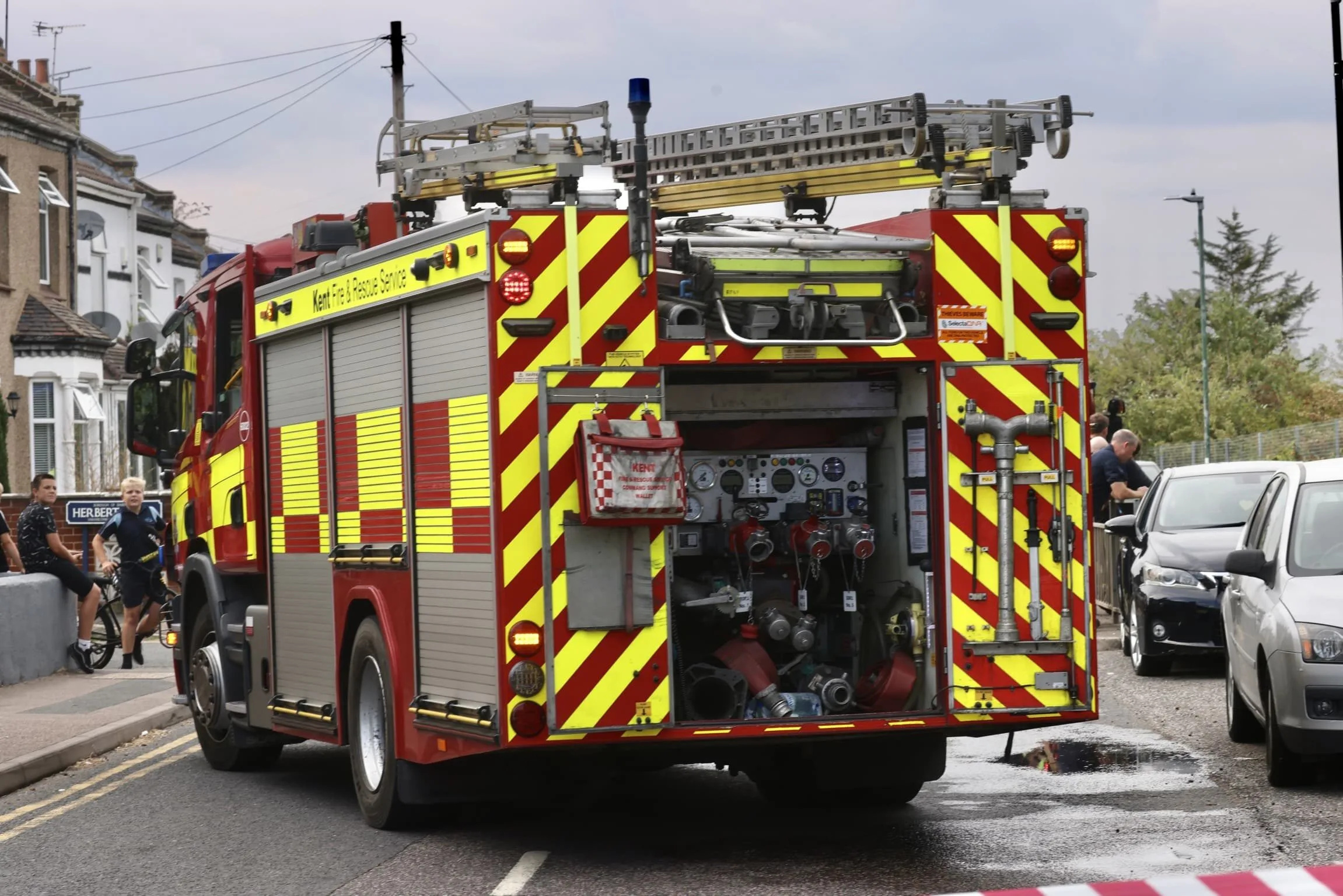 Residents evacuated after cylinders involved in fire in Darfford – (ID 529265)