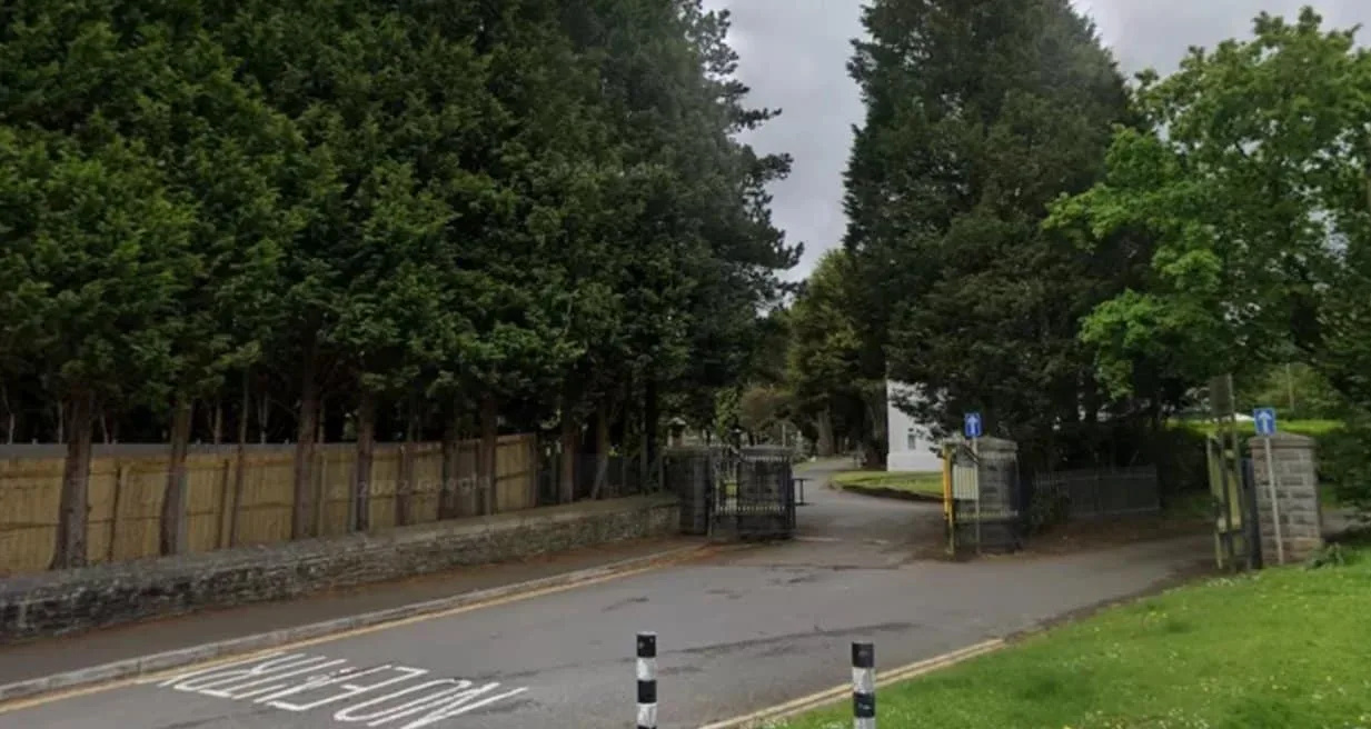 Thirteen people have been charged following “appalling” violence in a cemetery – (ID 532310)