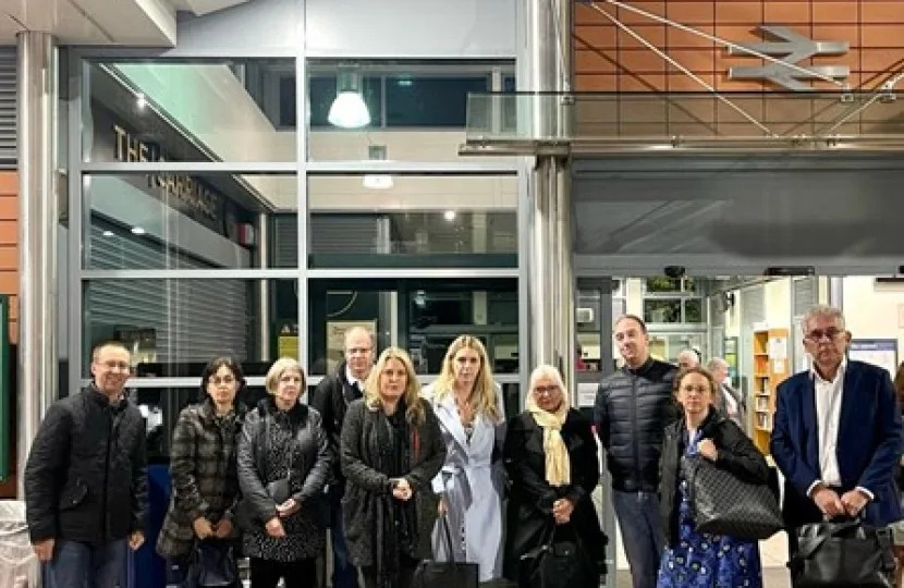Mims Davies MP met with constituents at East Grinstead train station who are affected by the repeated poor services from the station – (I…