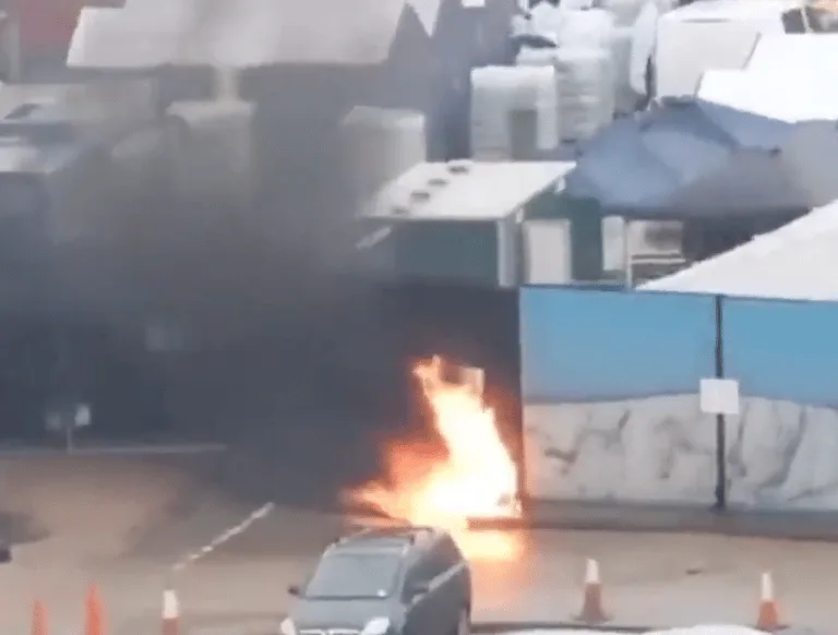 Man dies after throwing petrol bombs at Dover immigration centre – (ID 532316)