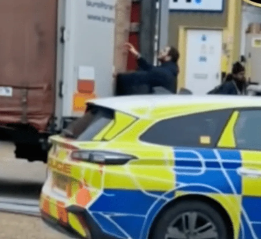 Four Migrants found in rear of lorry on Sittingbourne trading estate in Kent – (ID 534204)