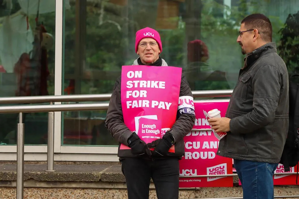 Staff at Brighton University walk out over inadequate pay – (ID 534476)