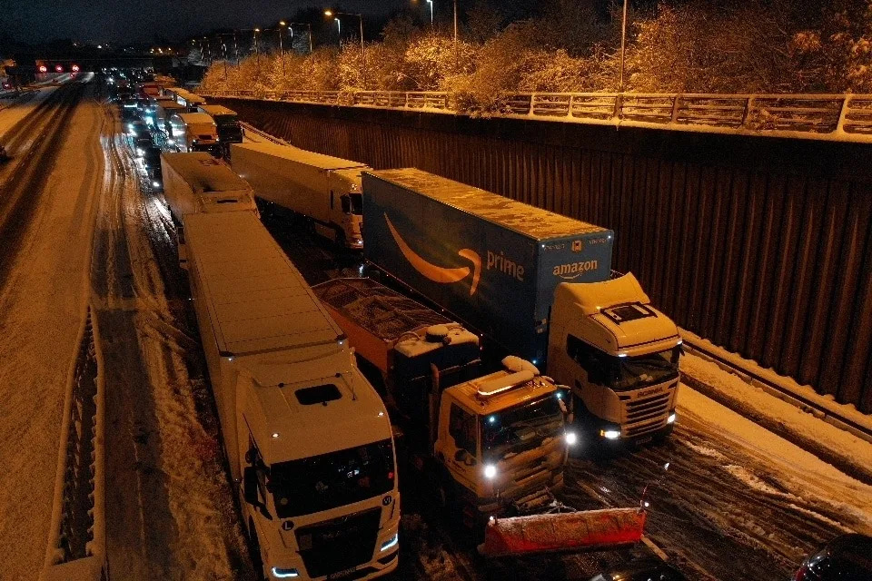 National Highways declare major incident on the M25 near Hertfordshire as thousand remain trapped since 8pm on Sunday evening – (ID 536722)