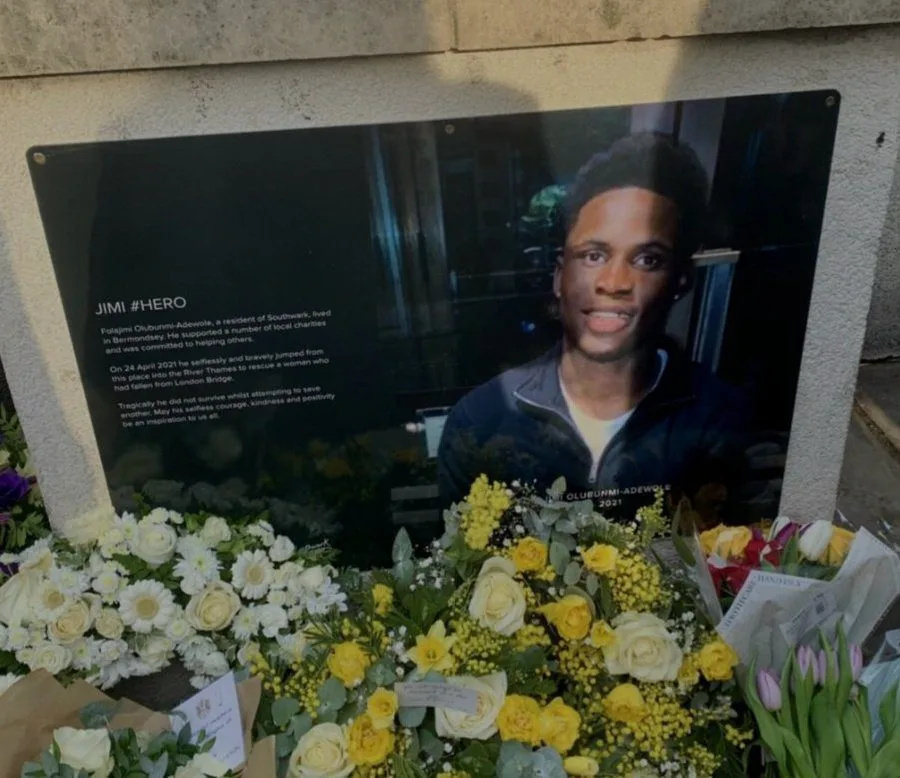 A memorial plaque has been unveiled in honour of an ex-Peckham student who died while attempting to save a drowning woman from the River …