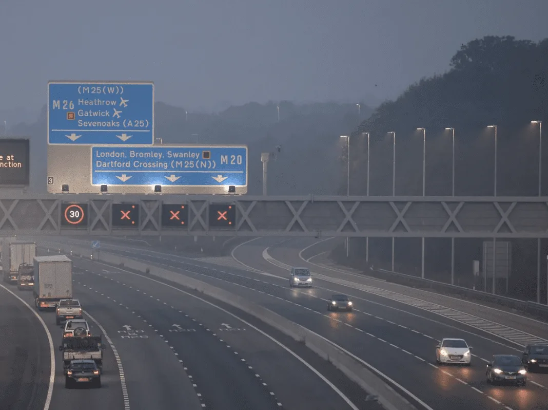 Forecasters have issued a level three cold alert for England, warning that freezing fog will increase the risk of accidents and travel de…