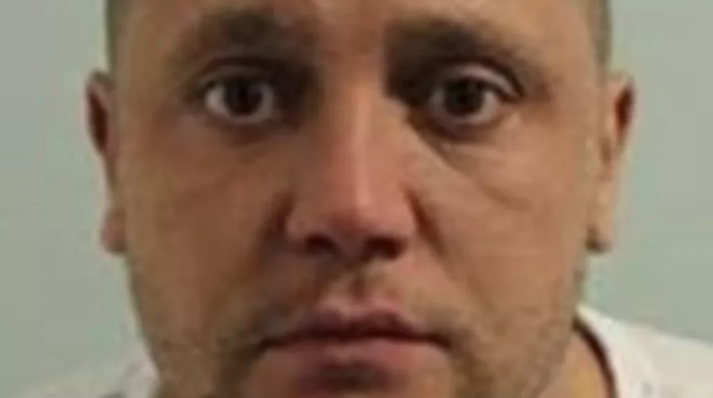 Police Issue Appeal Warning  Public Not To Approach This Man But To Call 999