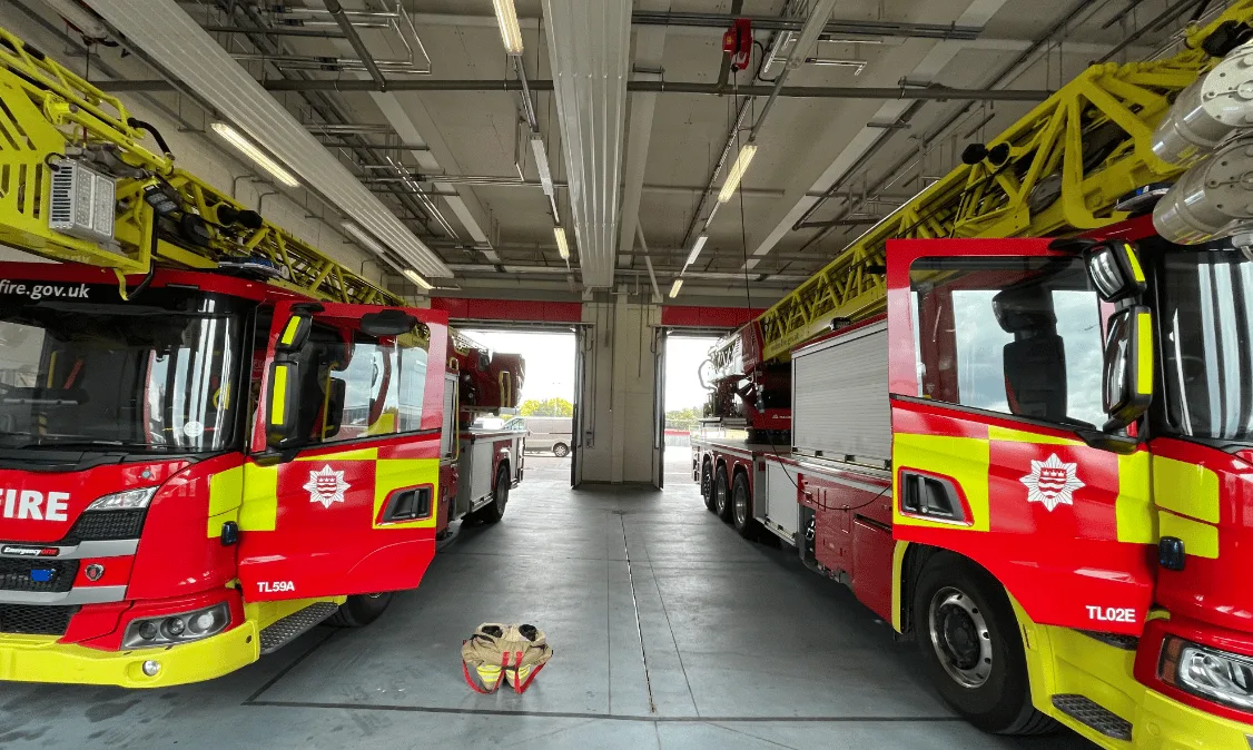 Major search operation after a person has been reported to have been seen be in the Limehouse Basin in East London – (ID 535634)