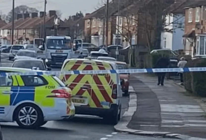 Police in North London are looking for a gunman after a car was shot on a quiet residential street two days before Christmas – (ID 538142)