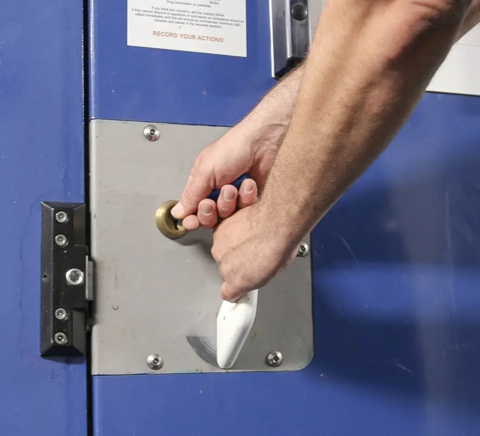 Officers in Banbury have arrested two more teenagers in connection with an attempted murder investigation – (ID 526990)