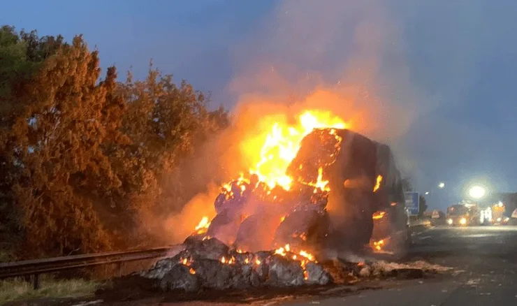 Bicester Fire Station, Banbury, Charlbury, Rewley Road, Thame, and Brackley crews responded, as did Wheatley and Towcester specialist wat…
