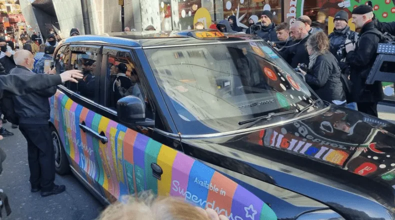 Tommy Robinson Leaves London March, Cites Family Time as Reason