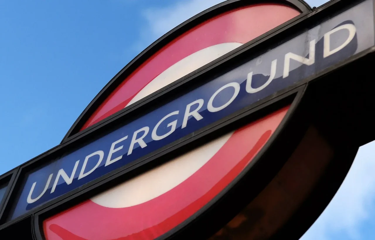 Smoke and Flames Erupt on the Southbound Track Inside Euston Underground Station, Halting All Services