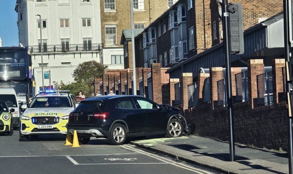 Brighton Lidl Crash: One Injured as Car Smashes Into Wall – UKNIP