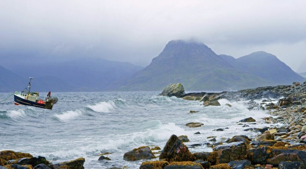 Storm Amy Strikes: First Big Blow of 2025/26 Season Hits UK – UKNIP