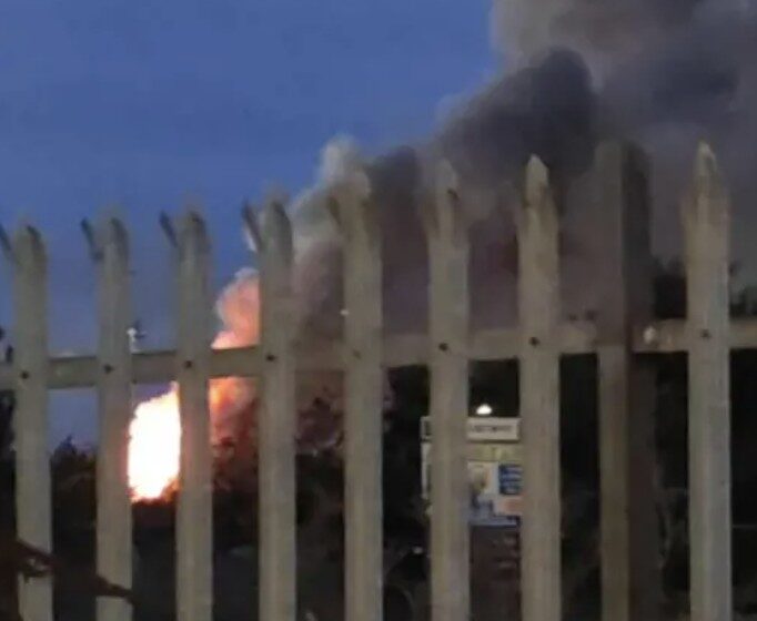 Massive Scrap Yard Blaze in Gravesend Sends Smoke Billowing Across Town – UKNIP