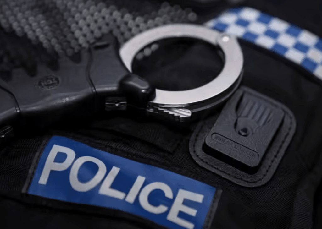 Teen Gang Busted After Mobile Phone Heist at Worthing Currys ? UKNIP