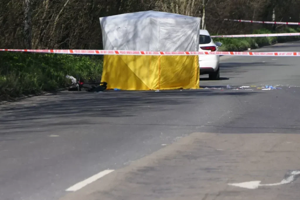 A murder investigation underway after man is shot dead in Mitcham – (ID 557932)