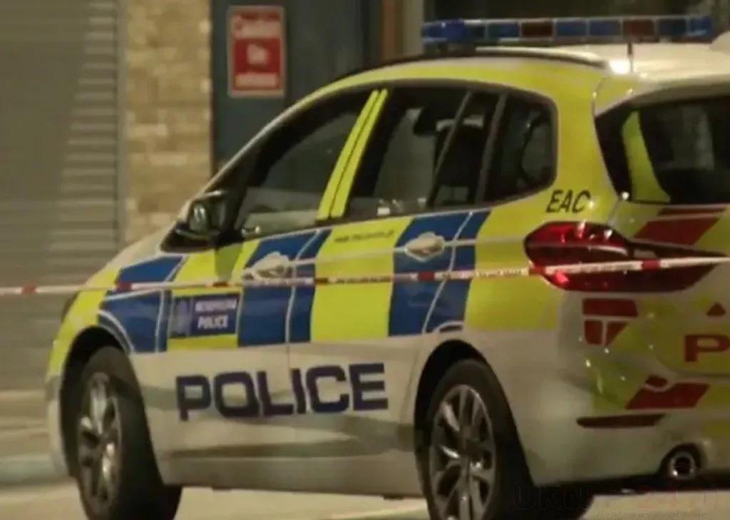 Police formally launch murder probe after Elephant and Castle death linking fall from height – (ID 558625)