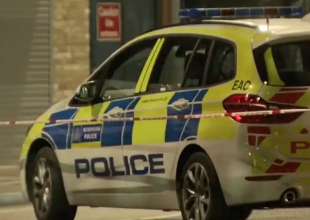 Two men fighting for there lives after elephant and castle stabbing