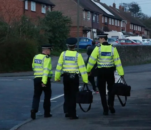 Four Arrested and Weapon Recovered in Park Barn Guildford
