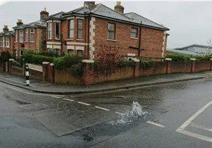 Burst Water Main in Ryde Cuts Water to Hundreds – Southern Water Rushes Repairs