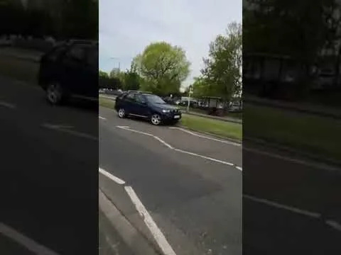 BMW X5 Driver Sparks Chaos on Yarnton Way with Wrong-Way Drive in Belvedere