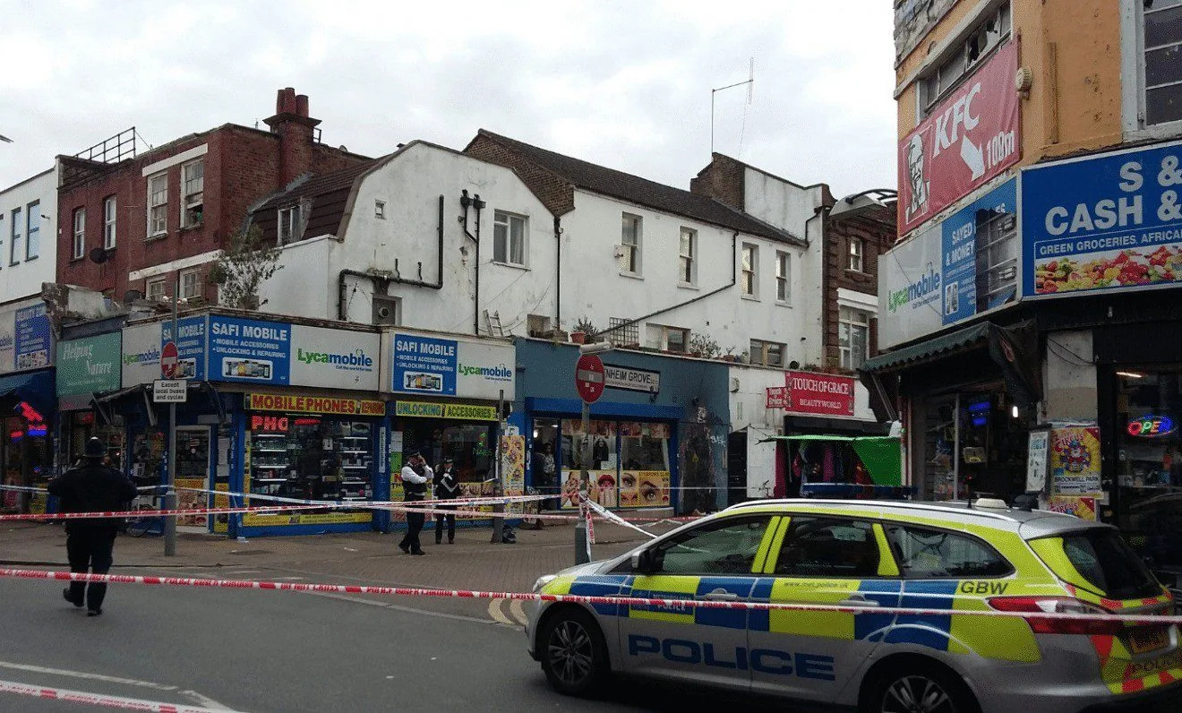 Gunfire Erupts Near Peckham Rye Station as Trio Flee on Mopeds – Shopfront Shattered, No Injuries