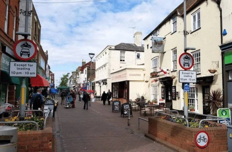 Teen Mugger Strikes Pensioner on Deal High Street – Kent Police Hunt Suspect