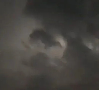 Flash! Lightning Storm Strikes Solent in Spectacular Saturday Evening Show