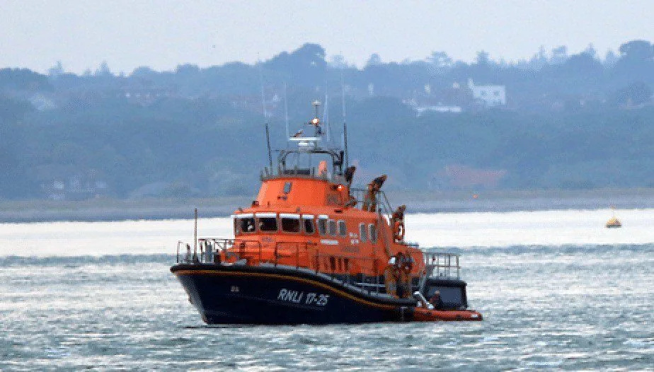Massive Sea Search After Paraglider Spotted Plunging Off West Wight Coast