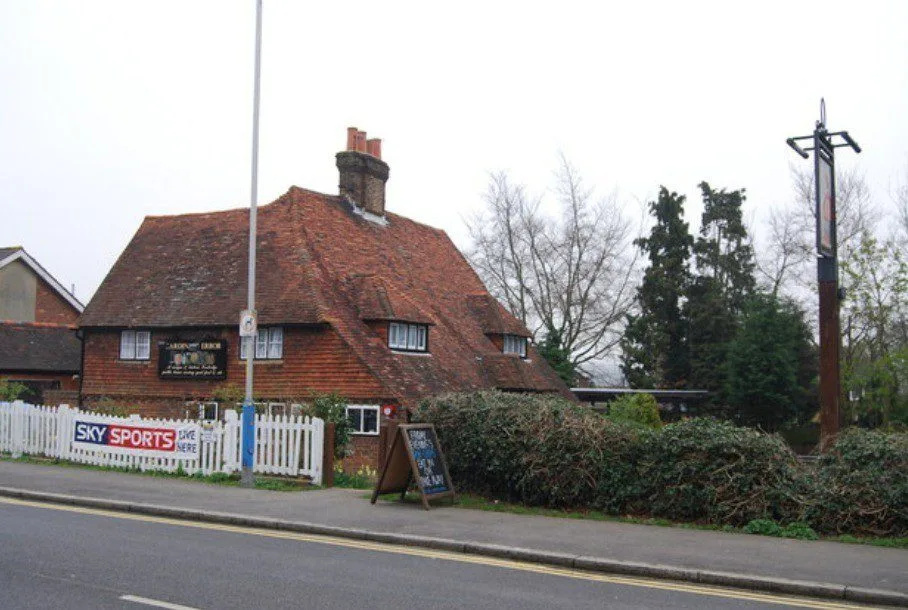 Tonbridge Teen Groped in Alleyway – Heroic Woman’s Brave Intervention Sparks Police Hunt