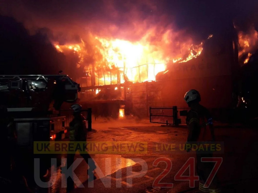 Massive Blaze Devours Croydon Self-Storage Warehouse – Purley Way Closed, Smoke Warning Issued