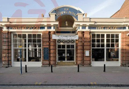 Man Stabbed Outside Flying Boat Pub in Dartford – Police Hunt Bearded Suspect