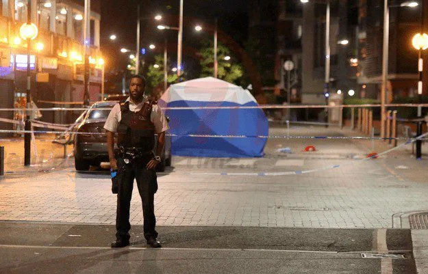 Four Arrested After Fatal Tower Hamlets Stabbing – Victim Dies, Homicide Probe Underway