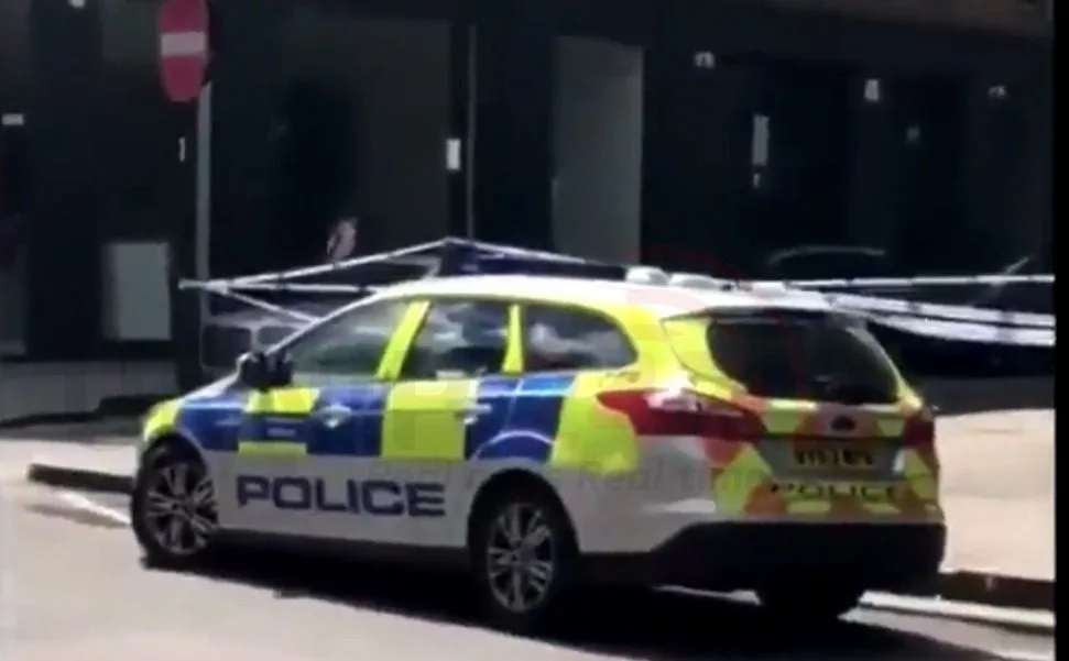 Teen, 17, Critical After Stabbing on Goswell Road, Clerkenwell – Police Hunt Knife Attacker