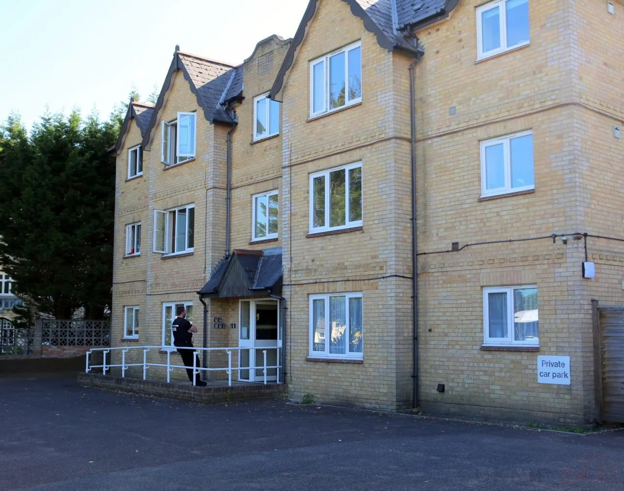 Two teenager drug dealers arrested after Shanklin man dies