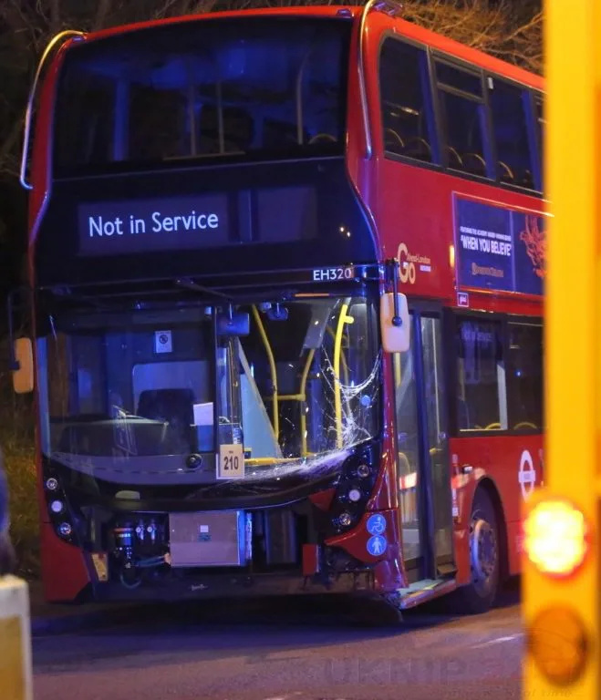 Bus and Car Crash in Bromley Shuts Road Late Sunday – One Hospitalised with Minor Injuries