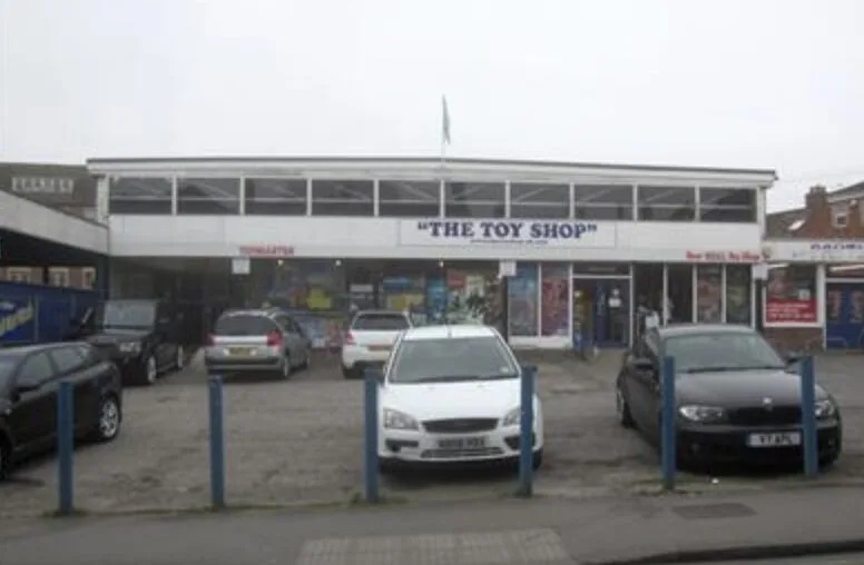 Brutal Late-Night Assault in Trowbridge Leaves Man Hospitalised with Serious Facial Injuries – Police Urge Witnesses to Come Forward