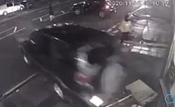 £30k Jewellers Smash-and-Grab in Leeds – Police Urge Public for Tips After Thieves Ram Shop with Stolen Cars