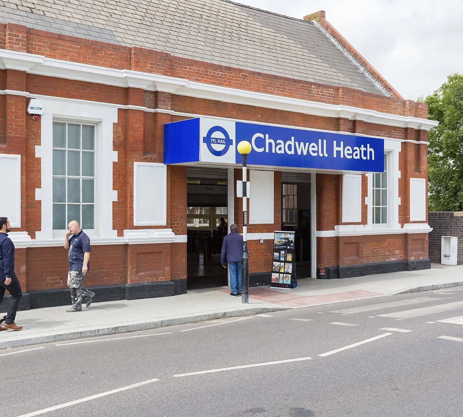 Body Found on Chadwell Heath Railway Line Sparks Police Probe and Train Delays