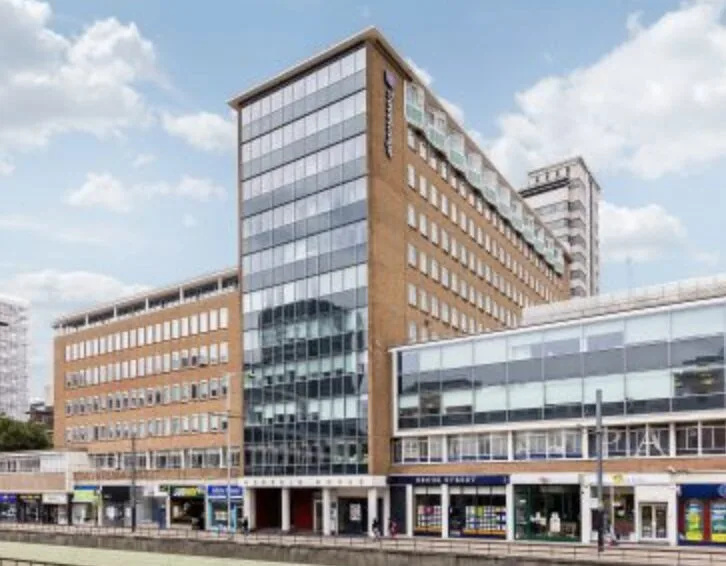 Fire crews scrambled to Travelodge in Croydon after blaze breaks out on the 8th floor