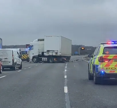 M40 Shutdown: Lorry Smashes Central Barrier Near Bicester, Major Delays Expected