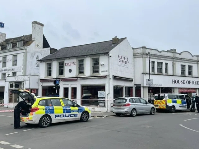 Man, 37, Critically Injured in Croydon Shooting as Police Arrest Two for Attempted Murder