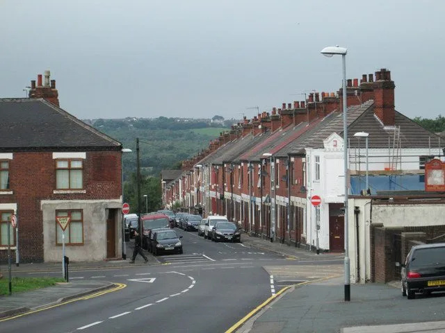 Armed Gang Terrorises Nash Peake Street Before Escape in White Van – Police Urge Witnesses to Come Forward