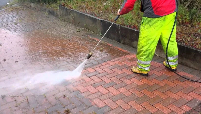 Granny Scammed for £1,580 by Rogue Jet-Wash Traders in Lydd – Police Issue Urgent Warning