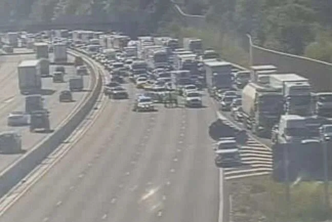 M20 Chaos: Vehicle Overturns Near A228 Causing Rush Hour Gridlock