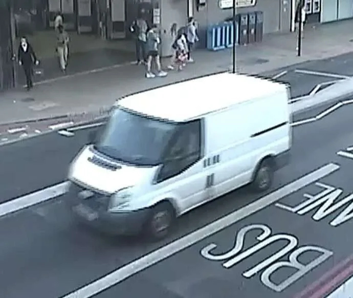 Rotherhithe Traffic Light Brawl: Police Hunt Black Hatchback and White Van After Violent SE16 Altercation